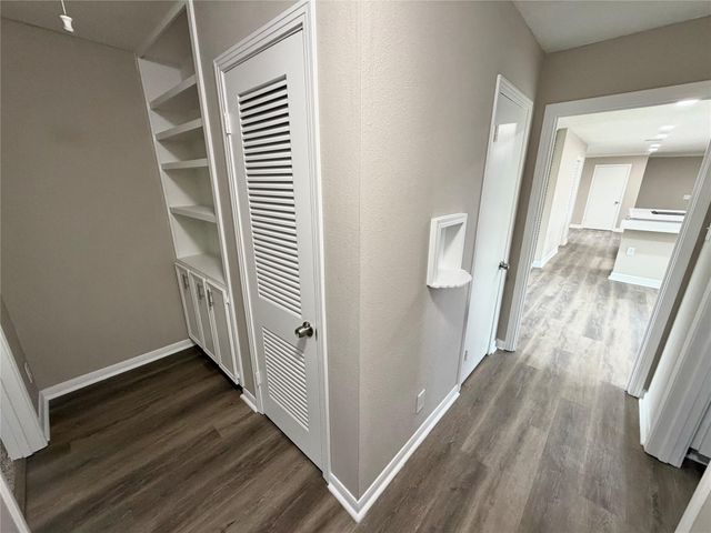 306 Oak Drive, Lake Jackson, TX 77566