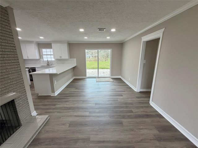 306 Oak Drive, Lake Jackson, TX 77566