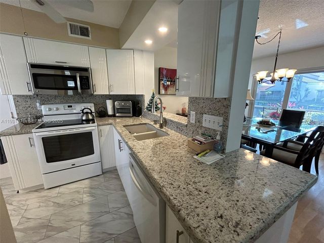 606 SE Trafalgar Ct, Dania Beach, FL 33004