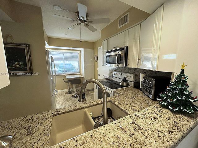 606 SE Trafalgar Ct, Dania Beach, FL 33004