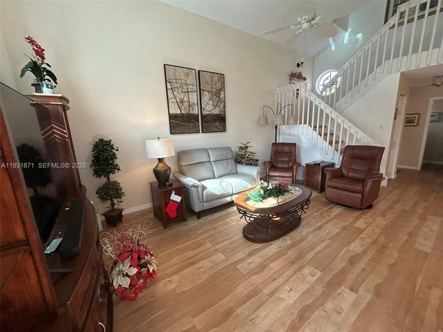 606 SE Trafalgar Ct, Dania Beach, FL 33004