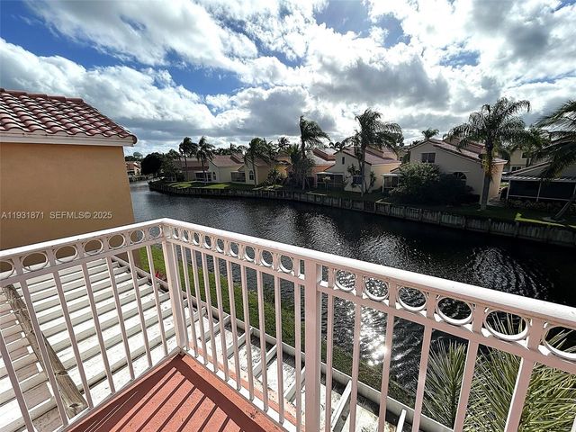 606 SE Trafalgar Ct, Dania Beach, FL 33004
