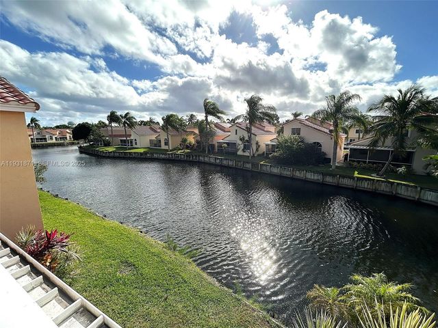 606 SE Trafalgar Ct, Dania Beach, FL 33004