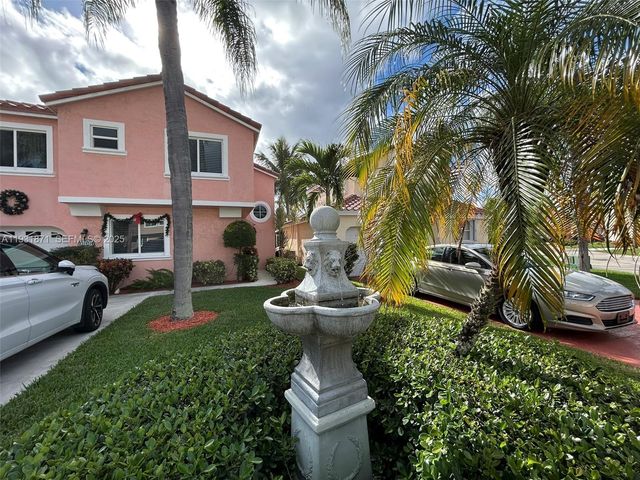 606 SE Trafalgar Ct, Dania Beach, FL 33004