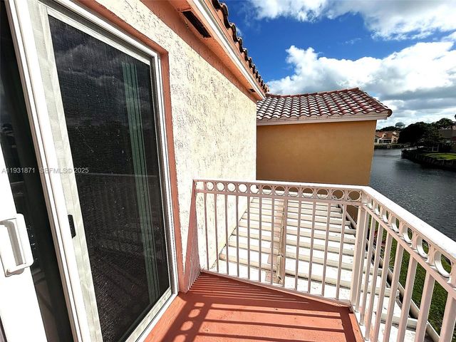 606 SE Trafalgar Ct, Dania Beach, FL 33004