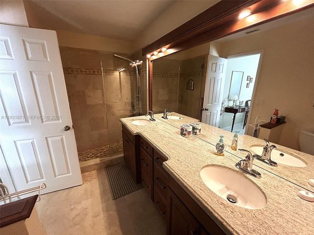 606 SE Trafalgar Ct, Dania Beach, FL 33004