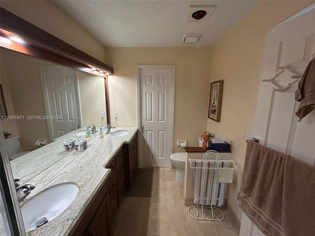 606 SE Trafalgar Ct, Dania Beach, FL 33004