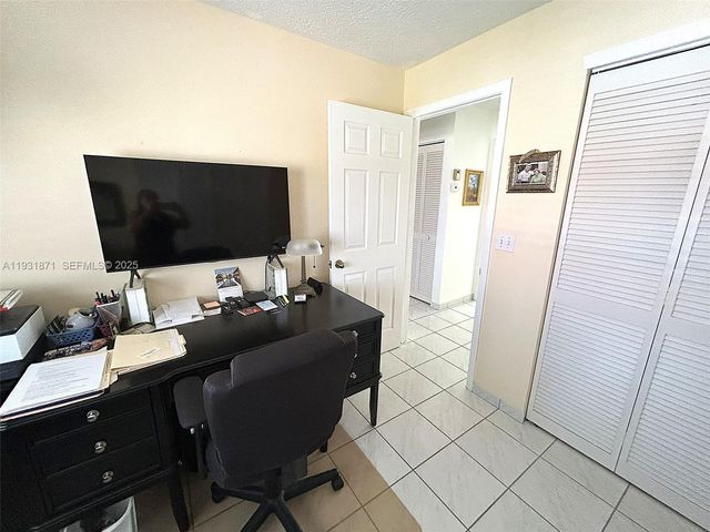 606 SE Trafalgar Ct, Dania Beach, FL 33004