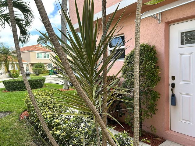 606 SE Trafalgar Ct, Dania Beach, FL 33004