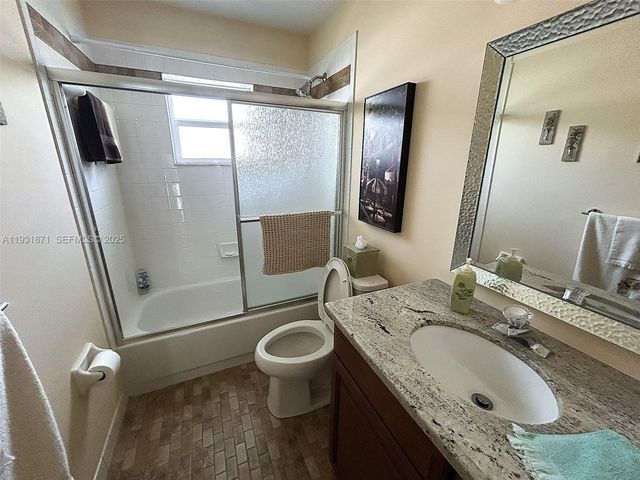 606 SE Trafalgar Ct, Dania Beach, FL 33004