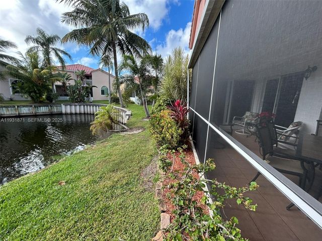 606 SE Trafalgar Ct, Dania Beach, FL 33004