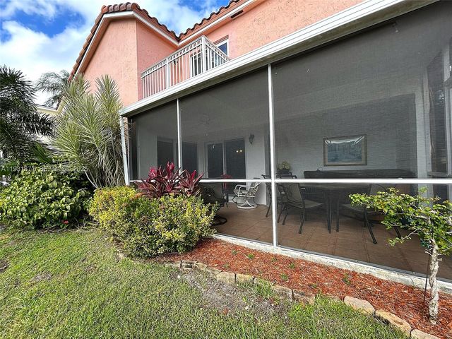 606 SE Trafalgar Ct, Dania Beach, FL 33004