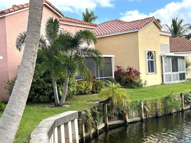 606 SE Trafalgar Ct, Dania Beach, FL 33004