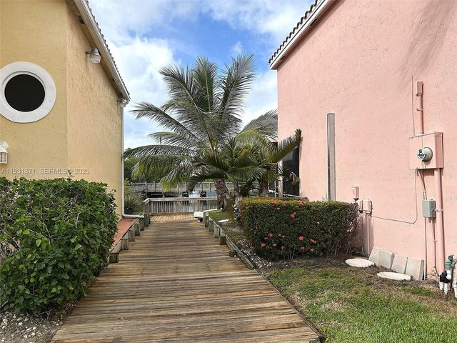 606 SE Trafalgar Ct, Dania Beach, FL 33004