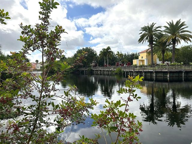 606 SE Trafalgar Ct, Dania Beach, FL 33004