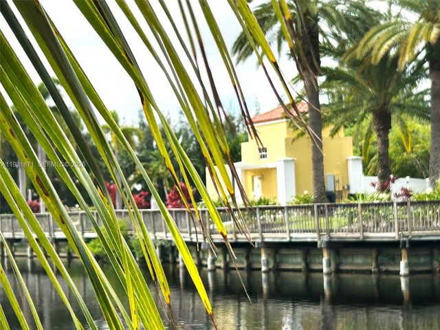 606 SE Trafalgar Ct, Dania Beach, FL 33004