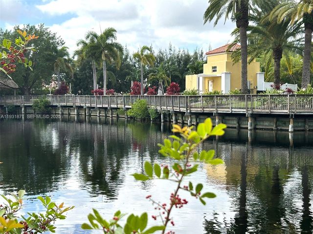 606 SE Trafalgar Ct, Dania Beach, FL 33004