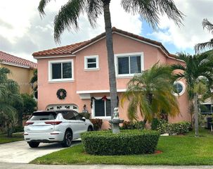 606 SE Trafalgar Ct, Dania Beach, FL 33004