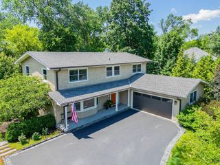 821 Sandstone Drive, Libertyville, IL 60048