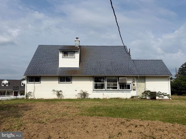 14 CIRCLE RD, Levittown, PA 19057