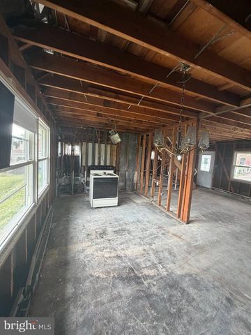 14 CIRCLE RD, Levittown, PA 19057