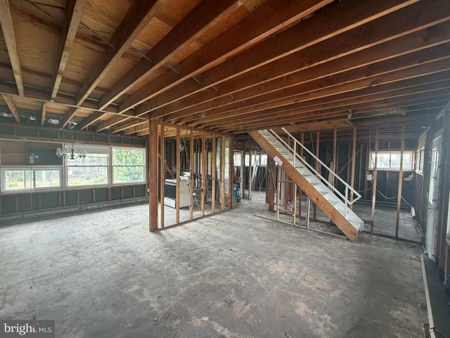 14 CIRCLE RD, Levittown, PA 19057