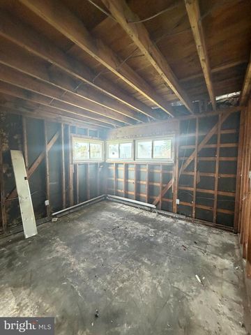 14 CIRCLE RD, Levittown, PA 19057