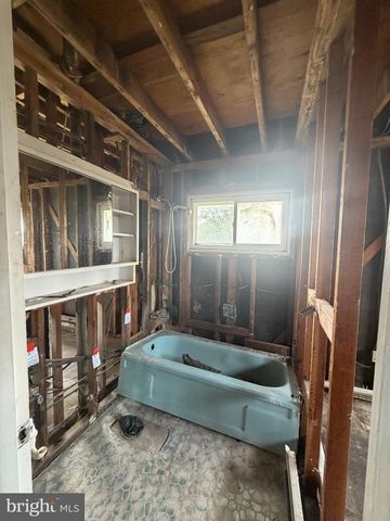 14 CIRCLE RD, Levittown, PA 19057