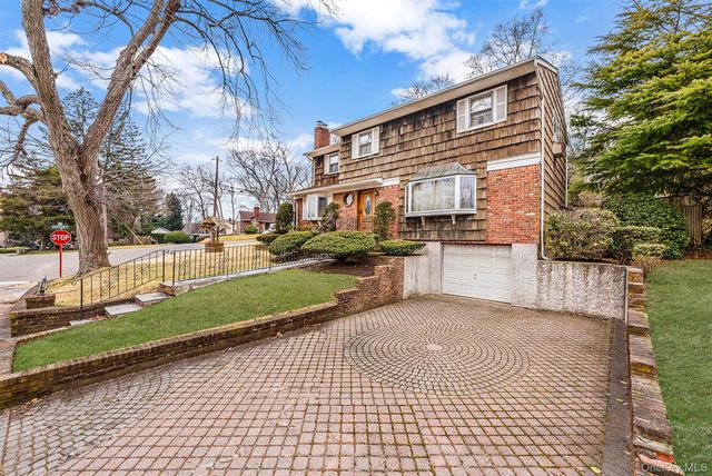 46 Anita Place, Farmingdale, NY 11735