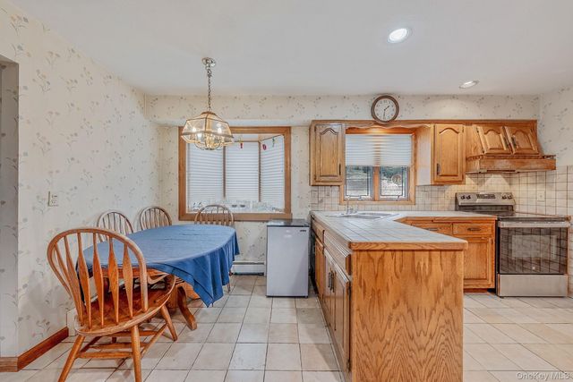 46 Anita Place, Farmingdale, NY 11735