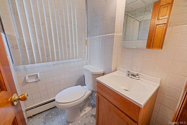 46 Anita Place, Farmingdale, NY 11735