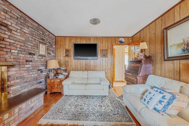 46 Anita Place, Farmingdale, NY 11735