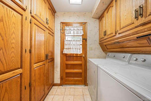 46 Anita Place, Farmingdale, NY 11735