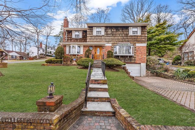 46 Anita Place, Farmingdale, NY 11735