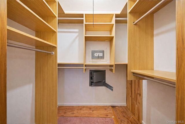 46 Anita Place, Farmingdale, NY 11735