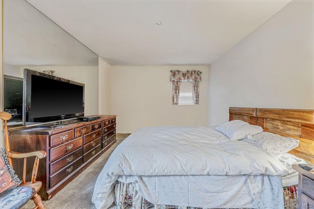 46 Anita Place, Farmingdale, NY 11735