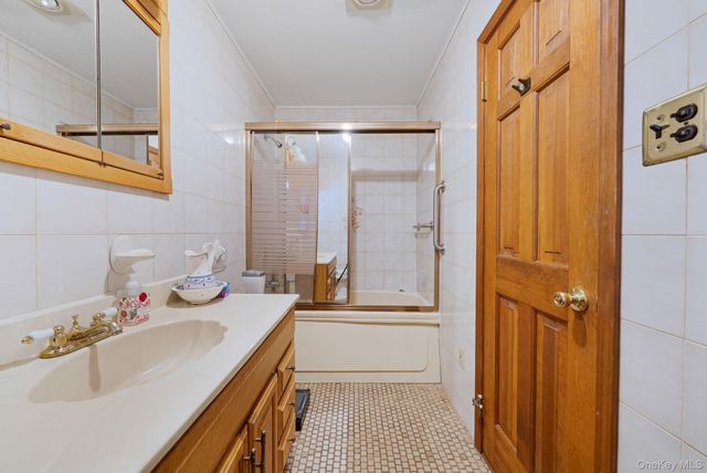 46 Anita Place, Farmingdale, NY 11735