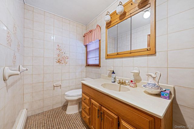 46 Anita Place, Farmingdale, NY 11735