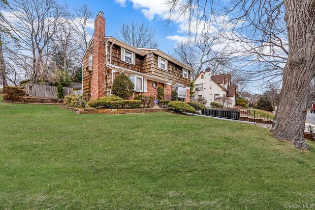 46 Anita Place, Farmingdale, NY 11735