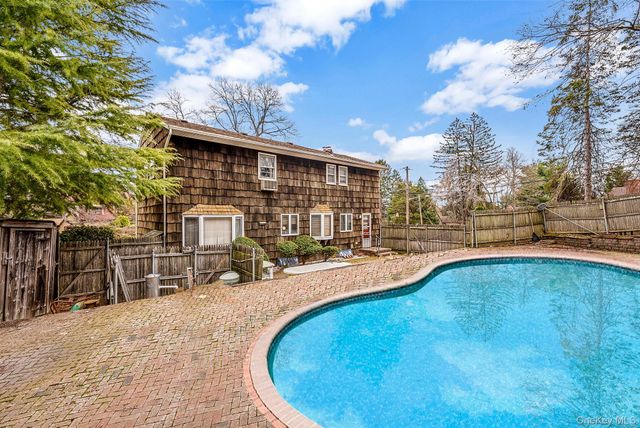 46 Anita Place, Farmingdale, NY 11735