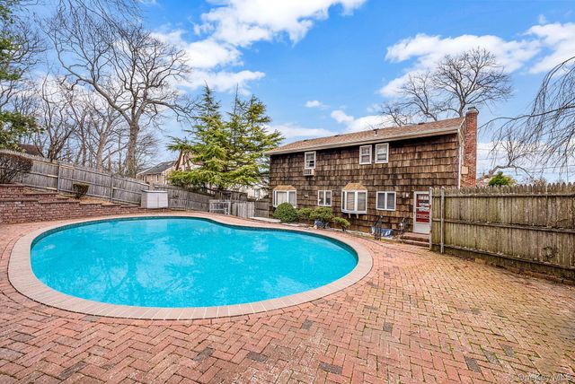 46 Anita Place, Farmingdale, NY 11735