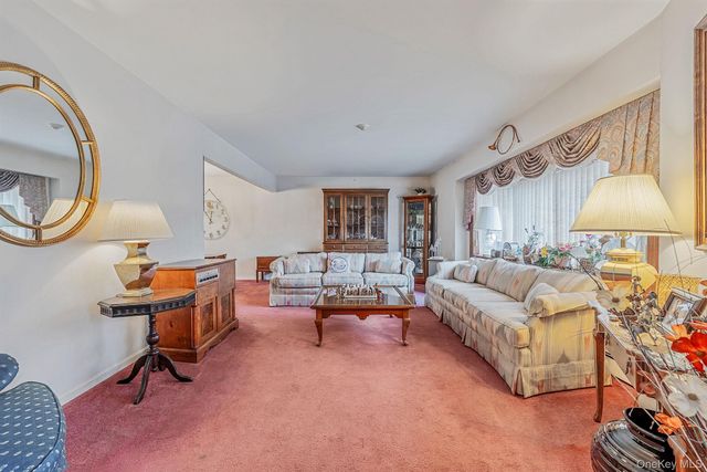 46 Anita Place, Farmingdale, NY 11735