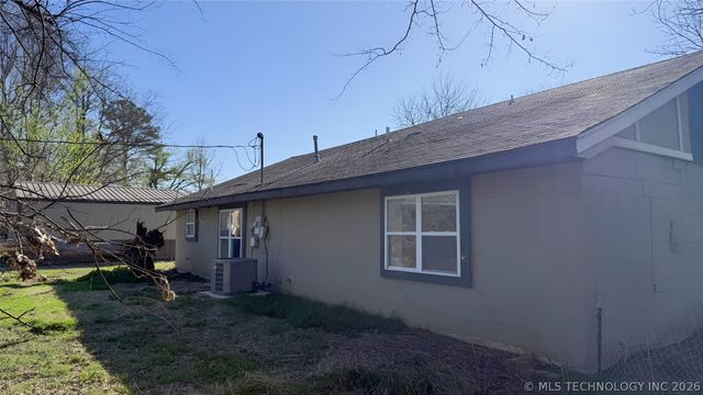 305 W Commercial Street, Inola, OK 74036