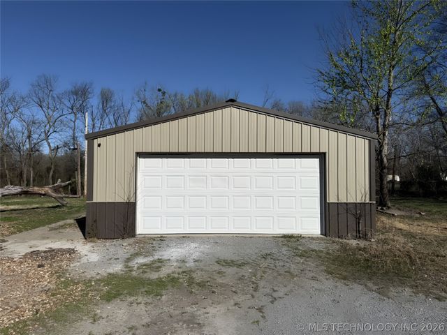 305 W Commercial Street, Inola, OK 74036