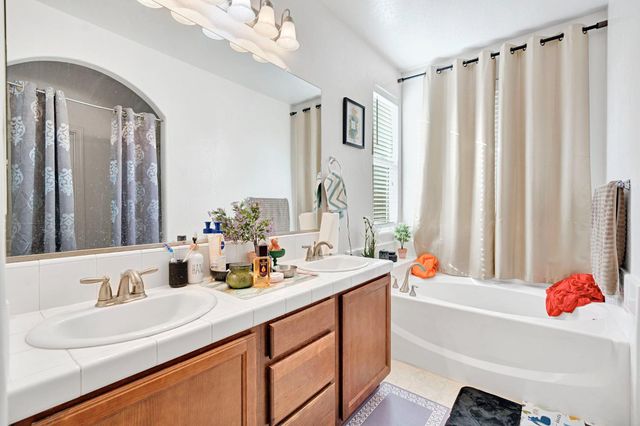 4421 W Pinsapo Drive, Fresno, CA 93722