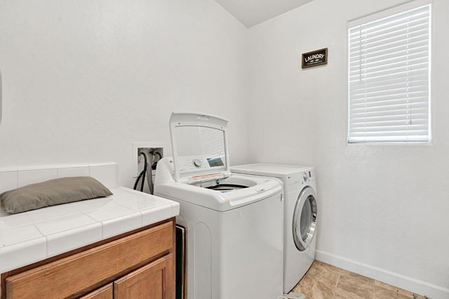 4421 W Pinsapo Drive, Fresno, CA 93722