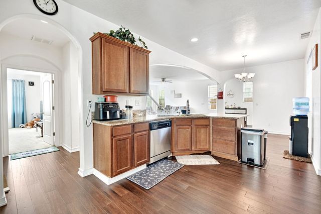 4421 W Pinsapo Drive, Fresno, CA 93722