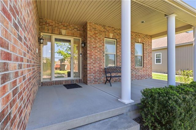 2126 NE Sparta Drive, Blue Springs, MO 64029