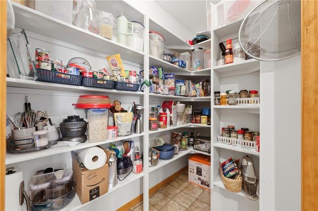 2126 NE Sparta Drive, Blue Springs, MO 64029