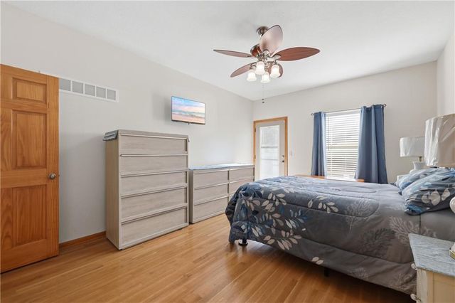 2126 NE Sparta Drive, Blue Springs, MO 64029